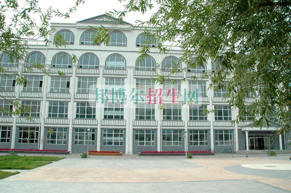 內蒙古商貿職業學院是幾專