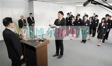 初中沒畢業可以上中專嗎