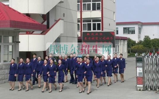 初中畢業學航空服務的學校