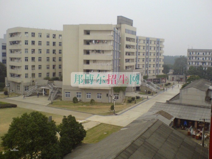 初中畢業(yè)學(xué)計算機(jī)多媒體技術(shù)的學(xué)校