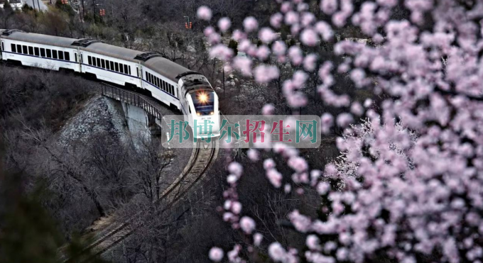 關于鐵道工程技術專業的大專學校