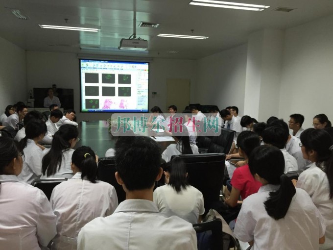 關于臨床醫學的大專學校