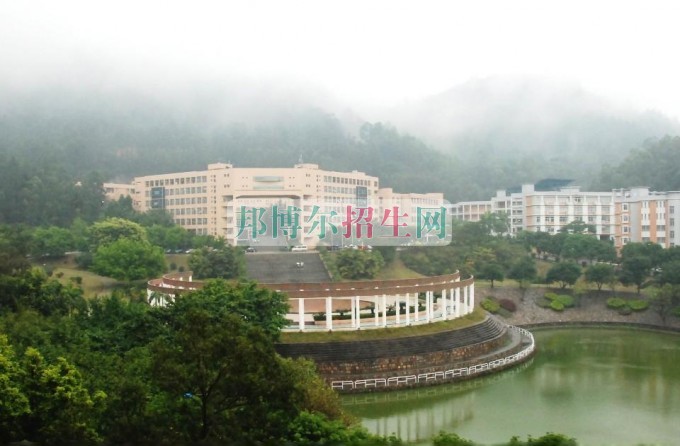 廣州番禺職業(yè)技術學院招生辦聯(lián)系電話