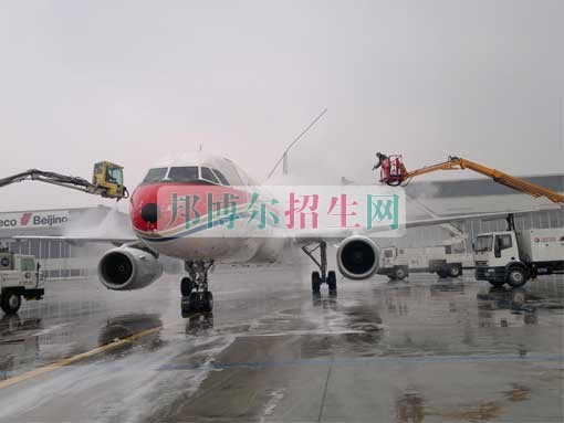成都內(nèi)比較好的飛機維修大專學(xué)校