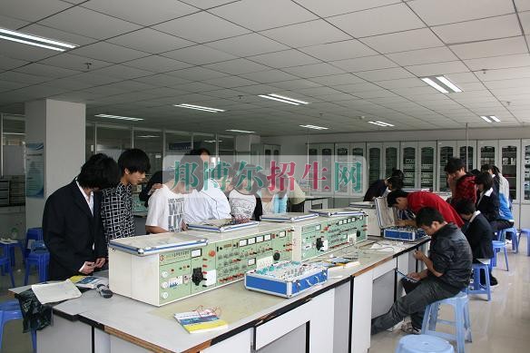 成都應用電子技術就業形勢怎么樣