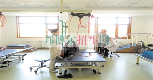 成都學康復治療哪個學校好