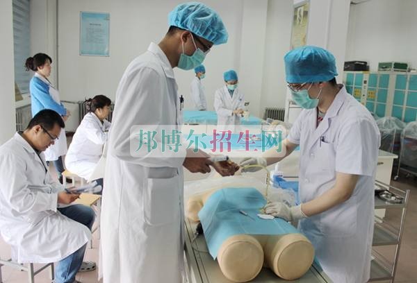 成都有幾個臨床醫學學校