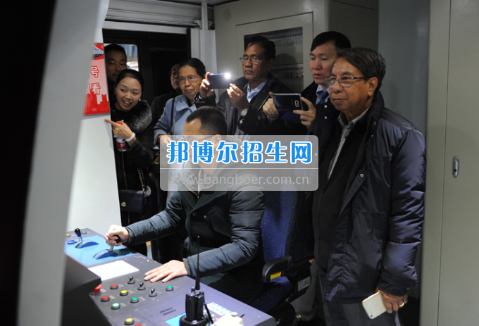 緬甸仰光省交通委員會主席等考察重慶公共運輸職業學院并洽談合作事宜