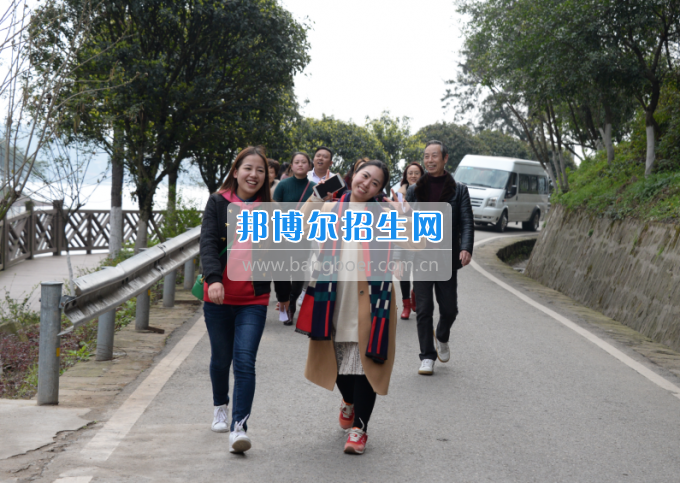 川南幼兒師范高等?？茖W校舉行慶祝國際勞動婦女節活動
