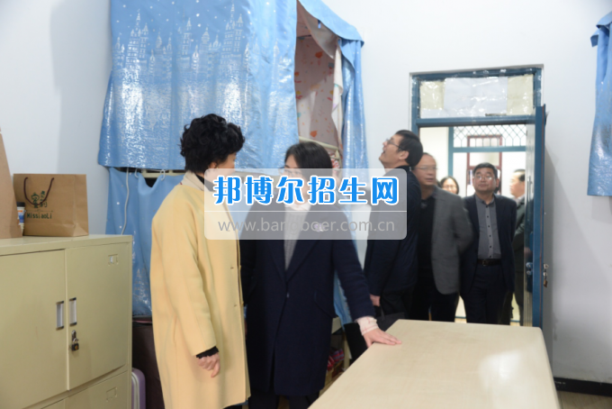 市委常委、宣傳部長潘梅到川南幼兒師范高等專科學(xué)校調(diào)研思想政治工作