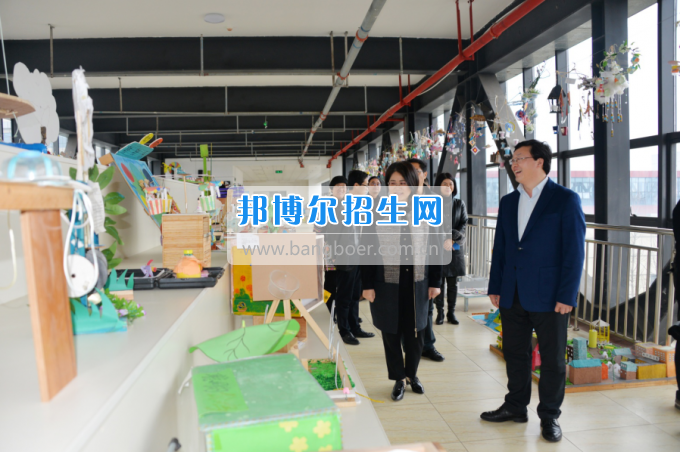 川南幼兒師范高等專科學(xué)校作“互聯(lián)網(wǎng)+教育”專題報(bào)告