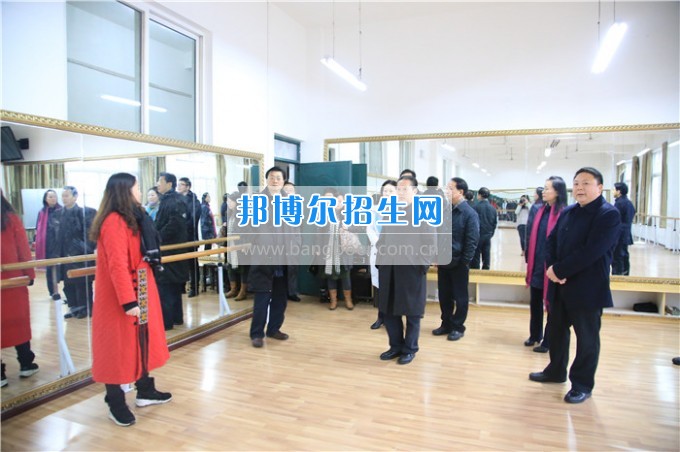 四川音樂學(xué)院黨委書記、院長林戈爾教授一行到川北幼兒師范高等專科學(xué)校考察