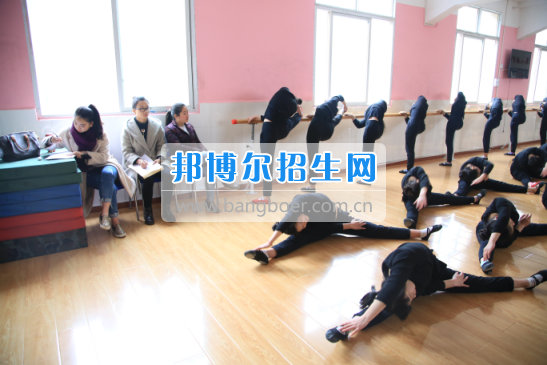 川北幼兒師范高等?？茖W(xué)校學(xué)前教育系赴南江小河職中調(diào)研