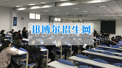 四川省弘博中等專業學校2017年教職工業務培訓結業考試順利舉行