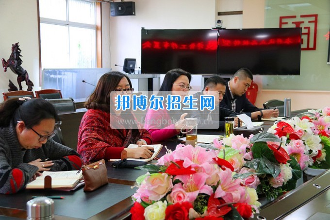 云南師范大學(xué)商學(xué)院召開應(yīng)用本科轉(zhuǎn)型試點高校轉(zhuǎn)型發(fā)展評價工作布置會