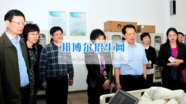 四川護理職業學院來成醫考察交流