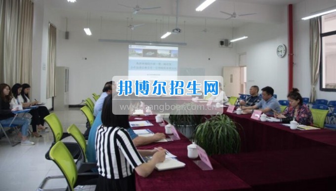 四川省一帶一路促進會會長林忠清一行來四川省經濟管理學校參觀考察，共同商建“一帶一路國際職業教育中心”