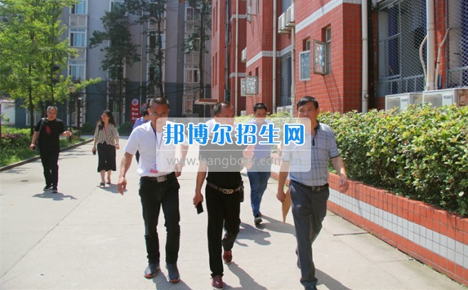 瀘州市安全交叉檢查工作組到瀘縣建筑職業中專學校檢查指導安全管理工作