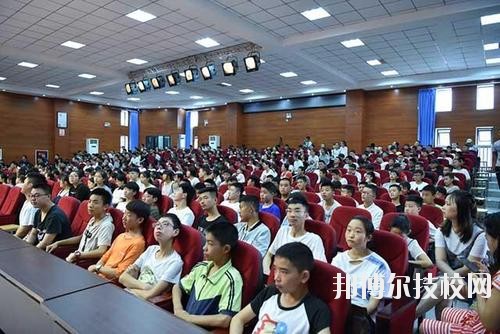 成都溫江區(qū)燎原職業(yè)技術(shù)學(xué)校2020年報名條件、招生要求、招生對象