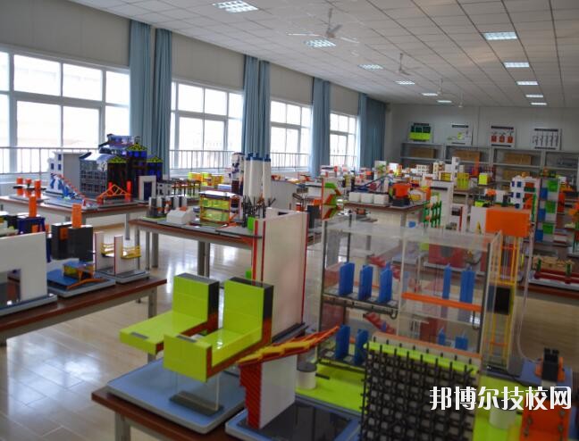 重慶建筑高級(jí)技工學(xué)校2020年招生辦聯(lián)系電話(huà)