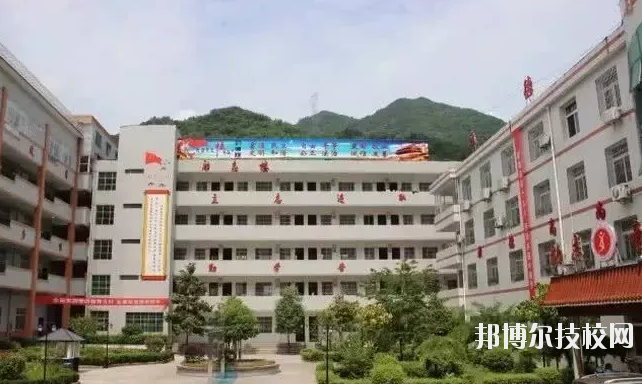 鎮巴縣職業教育中心2020年報名條件、招生要求、招生對象 