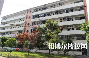 江西輕工業(yè)高級(jí)技工學(xué)校2020年報(bào)名條件、招生要求、招生對(duì)象