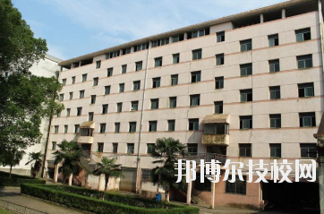 江西輕工業(yè)高級(jí)技工學(xué)校怎么樣、好不好