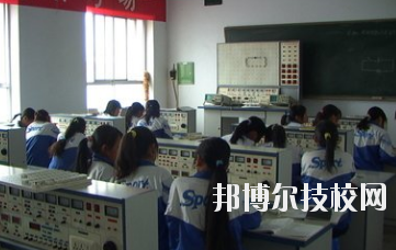 平?jīng)鲂畔⒐こ虒W(xué)校怎么樣、好不好