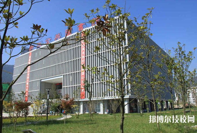 重慶黔江區(qū)民族職業(yè)教育中心2020年報名條件、招生要求、招生對象