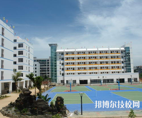 重慶萬州三峽服裝藝術學校怎么樣、好不好