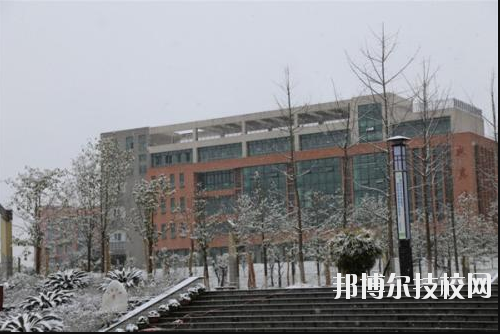 重慶榮昌職業教育中心2020年報名條件、招生要求、招生對象