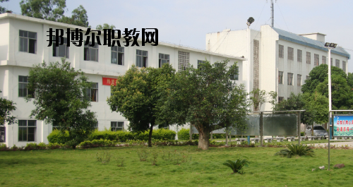合山職業(yè)技術(shù)學(xué)校2020年報(bào)名條件、招生要求、招生對(duì)象