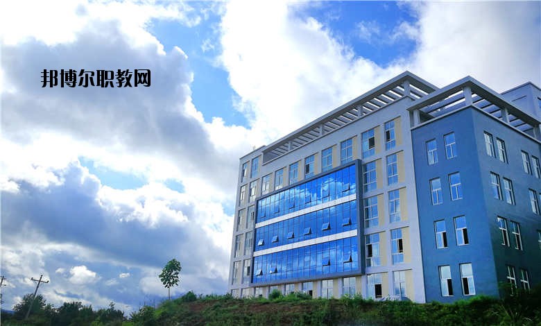 四川省南充衛生學校2020年報名條件、招生要求、招生對象