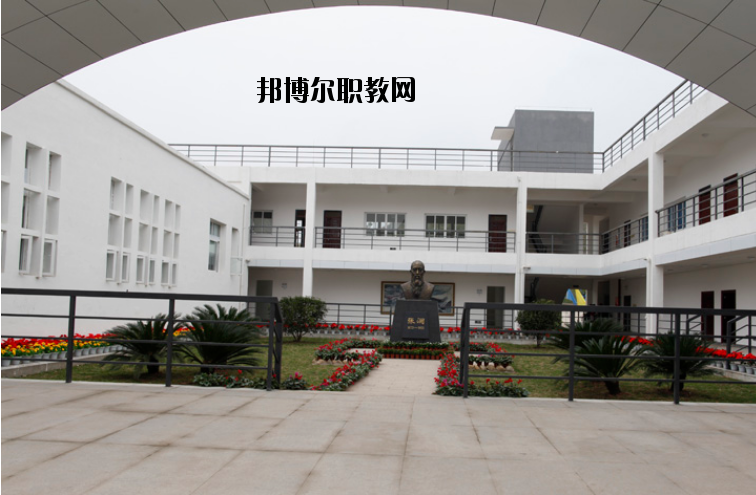 南充技師學(xué)院2020年報(bào)名條件、招生要求、招生對(duì)象