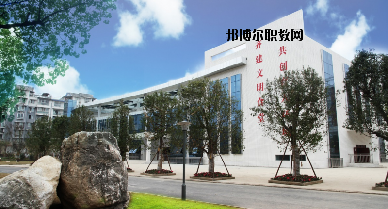 四川服裝藝術(shù)學(xué)校2020年報名條件、招生要求、招生對象