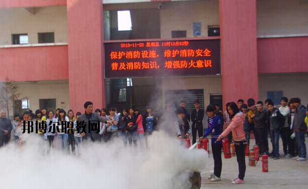 當(dāng)同學(xué)們對(duì)一所學(xué)校感興趣的時(shí)候，一般會(huì)通過(guò)怎樣的方式來(lái)了解這所學(xué)校的相關(guān)信息呢?相信很多的同學(xué)都會(huì)選擇通過(guò)上網(wǎng)查詢的方式來(lái)對(duì)學(xué)校信息進(jìn)行了解，可是有的時(shí)候網(wǎng)上有的學(xué)校信息并不全面，一些招生信息同學(xué)們只能通過(guò)撥打?qū)W校招生電話進(jìn)行了解。  上饒中等職業(yè)學(xué)校招生電話：0793-8629088  上饒中等職業(yè)學(xué)校郵箱：srdzgy@jxedu.gov.cn  上饒中等職業(yè)學(xué)校簡(jiǎn)介 上饒中等職業(yè)學(xué)校創(chuàng)辦于1998年，是經(jīng)市教育局98[131]號(hào)文件和省教[2000]018號(hào)文件批準(zhǔn)的全日制職業(yè)中專學(xué)校。現(xiàn)有專業(yè)十個(gè)，在籍學(xué)生1200余人，專職教師60多名，學(xué)校秉承“勤學(xué)、奮進(jìn)、友愛(ài)、創(chuàng)新”的校訓(xùn)，以教學(xué)管理嚴(yán)格，封閉式軍事化管理為特色。全體員工克盡職守，愛(ài)崗敬業(yè)，用心工作，真心服務(wù)。十五年來(lái)培育了數(shù)8000余名技術(shù)人才，受到市委、市政府和用人單位的充分肯定。  上饒中等職業(yè)學(xué)校就業(yè)優(yōu)勢(shì) 學(xué)校畢業(yè)的學(xué)生都通過(guò)學(xué)校一系列的考核，有過(guò)硬的動(dòng)手能力和理論知識(shí)，能確保各專業(yè)的畢業(yè)生基本上專業(yè)對(duì)口的就業(yè)上崗，并受到用人單位一致好證，畢業(yè)業(yè)供不應(yīng)求。就業(yè)率一真位居全市前列，被省教育廳授予“江西省中等職業(yè)學(xué)校就業(yè)先進(jìn)單位”。  小編總結(jié) 有的時(shí)候，網(wǎng)上有的只是關(guān)于學(xué)校的辦學(xué)條件介紹，而對(duì)于學(xué)校當(dāng)年招生政策的信息介紹卻不多。因此，小編建議，為了同學(xué)們可以更順利地報(bào)考，接下來(lái)可以通過(guò)撥打招生電話的方式先對(duì)學(xué)校的招生政策做一個(gè)詳細(xì)的了解。