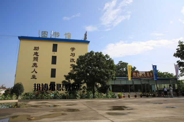鄭州外資企業(yè)管理中等專業(yè)學校怎么樣、好不好