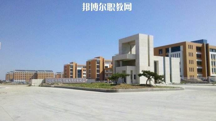 確山縣職業(yè)教育中心2021年報名條件、招生要求、招生對象