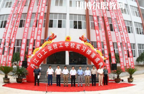 十堰丹江口工業技工學校1