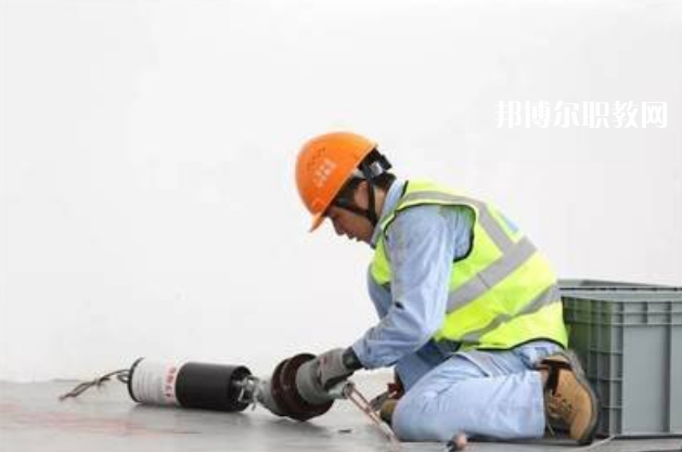 重慶2021年男生中專學什么專業好找工作