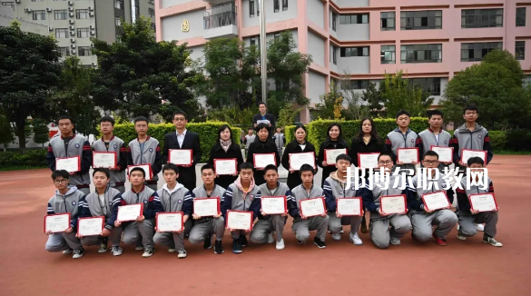 昆明盤(pán)龍職業(yè)高級(jí)中學(xué)2021年學(xué)費(fèi)、收費(fèi)多少
