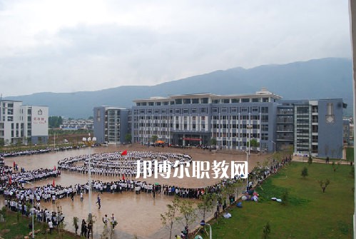 麗江民族中等專業(yè)學校2021年報名條件、招生要求、招生對象