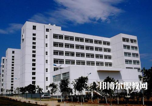 大理衛(wèi)生學校2021年報名條件、招生要求、招生對象