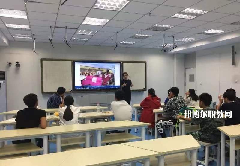 江蘇銅山中等專業(yè)學校2022年招生辦聯系電話