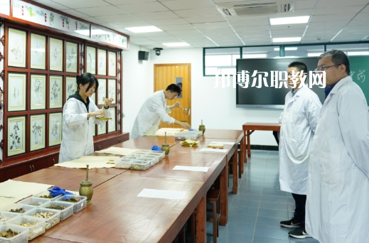 常州衛(wèi)生高等職業(yè)技術(shù)學校2022年招生辦聯(lián)系電話