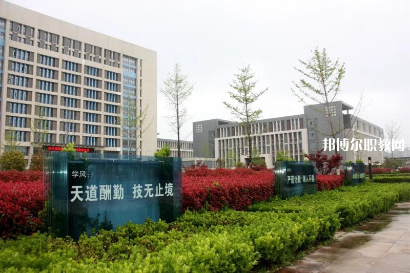 淮安高級職業(yè)技術學校2022年報名條件、招生要求、招生對象