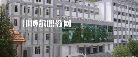 四川省甘孜衛(wèi)生學校2022年招生辦聯(lián)系