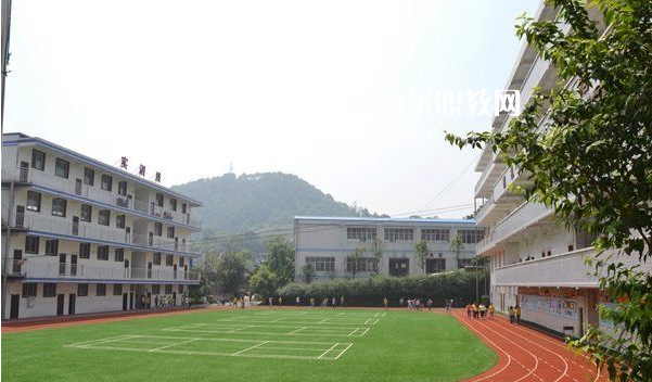 重慶渝中高級職業(yè)學校2022年招生錄取分數線