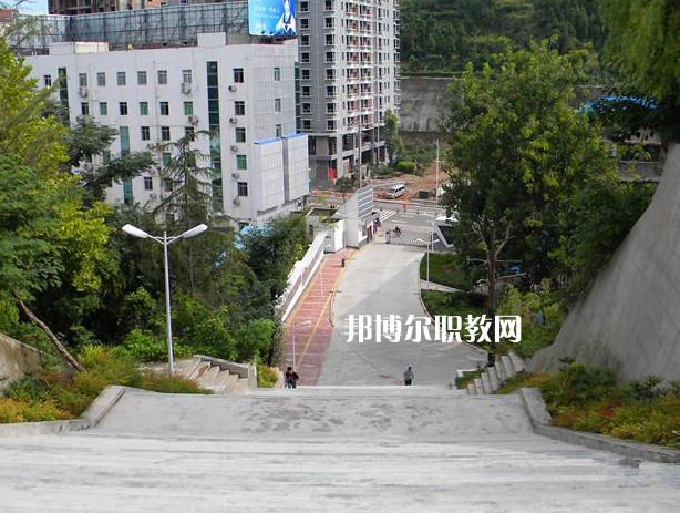 祿勸職業(yè)高級中學(xué)2022年招生辦聯(lián)系電話