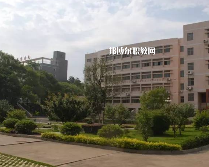 曲靖工商職業技術學校2022年學費、收費多少